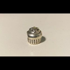 Pandora Cupcake charm